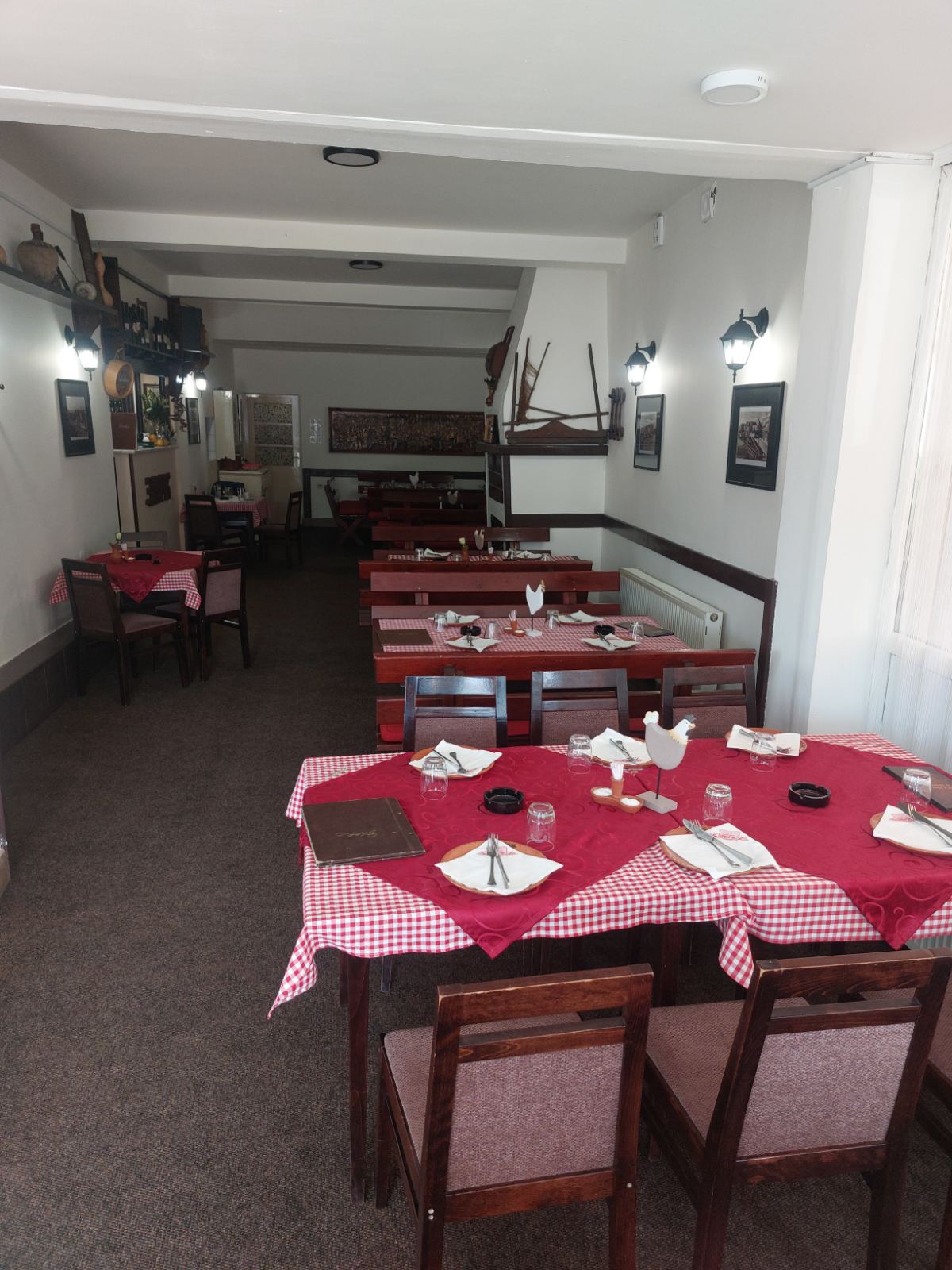 Unutrašnjost kafane Zvrk